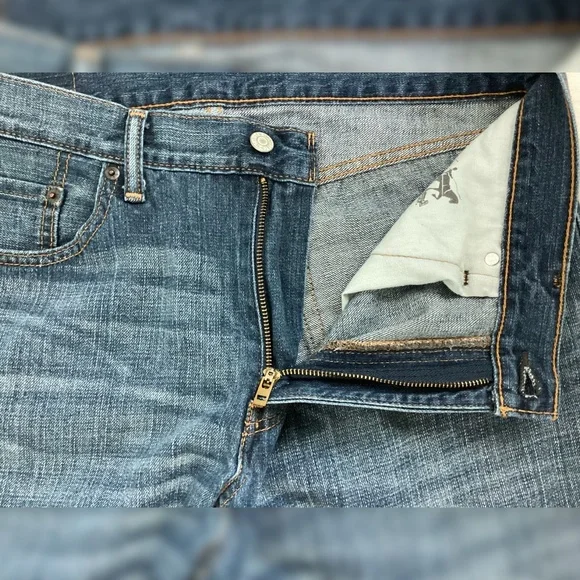 Levi’s 34x32 Jeans | 559 | Men’s Relaxed Straight Fit | Medium Wash Denim - Picture 4 of 9